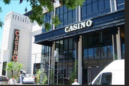 Corrientes: salió del casino, denunció que le robaron el auto, pero se había olvidado donde lo estacionó